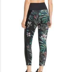 NOLI YOGA 7/8 tropical floral leggings SZ small
